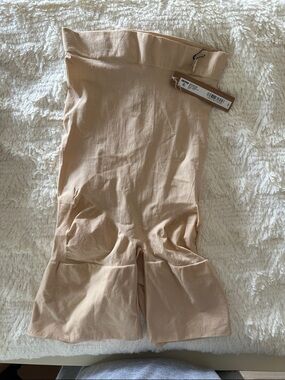 SKIMS Mid-Thigh Sheer Seamless Short in Sand